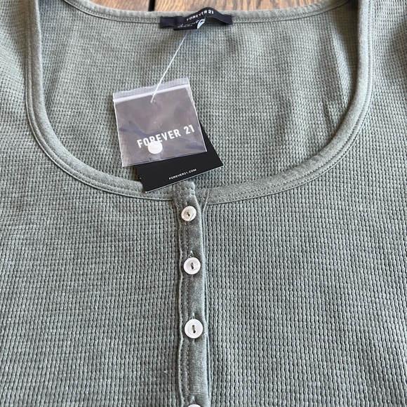 Forever 21 Green Crop Tee - Sz M - Picture 6 of 7